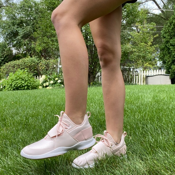 puma light pink sneakers